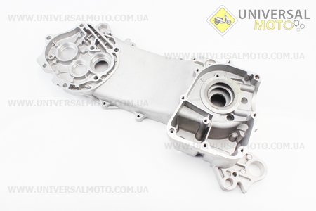 Картер лівий (довгий варіатор) 43см. Китай (Запчастини до 4Т скутера / UM3090-V42)