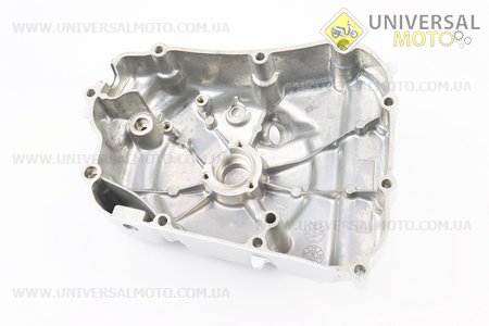 Кришка двигуна права Yamaha Majesty 250см.куб.. Китай (Запчастини на максіскутер 250сс / UM3131-V51)