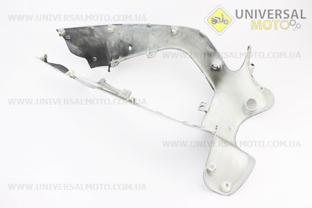 пластик - передний средний (где замок зажиг.), Черный . Китай (Мопед Viper Active / UM3201-V77)