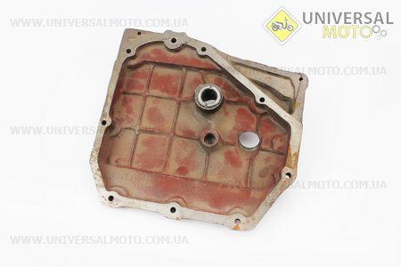 Крышка блока двигателя правая (со стороны заводного рычага), 8 отверстия , чугунная R190N/195NM Тип №1. Китай (Мотоблочный двигатель 190/195N / UM6032-V27)