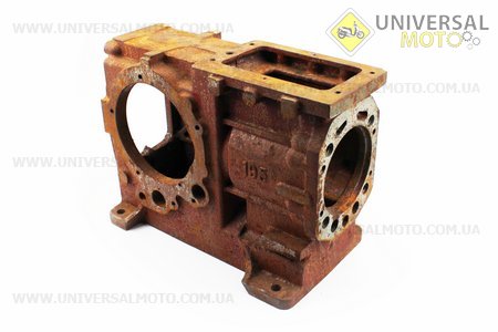 Блок двигателя, поршень 95мм, крышка правая 9 отверстия , крышка левая 5 отверстия , R195NM Тип №1. Китай (Мотоблочный двигатель 190/195N / UM6041-V18)