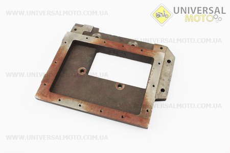 Пластина крепления радиатора чугунная R195NM. Китай (Мотоблочный двигатель 190/195N / UM6041-V33)