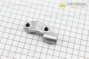 Кронштейн кріплення циліндру гальмівного d22мм, або важелю гальмівного до керма з отвором під дзеркало, М10 (правий). Китай (Запчастини на мотоцикл / UM3247-V53)